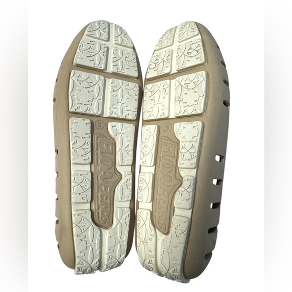 Floafers PoshDriver 2.0 Beige Perforated Loafers Size 9 - Picture 7 of 8